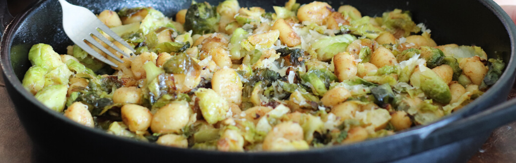 Crisp gnocchi with Brussels sprouts in a bowl.