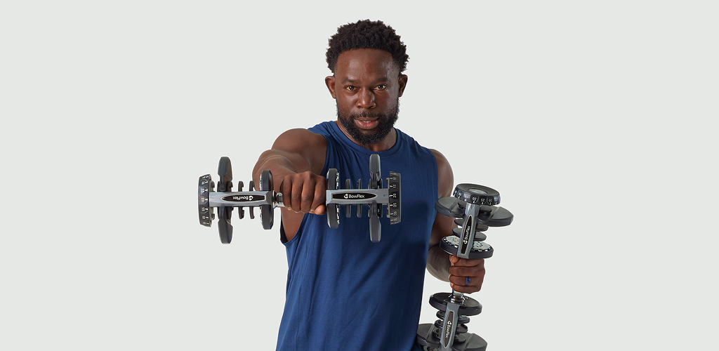 man using bowflex selecttech dumbbells