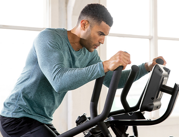 man using max trainer