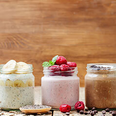 Close up image of easy overnight oats.