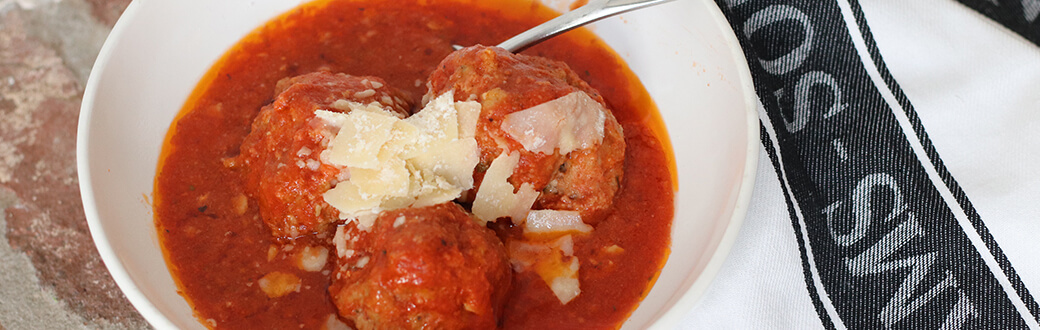 Slow cooker turkey meatballs in sauce.