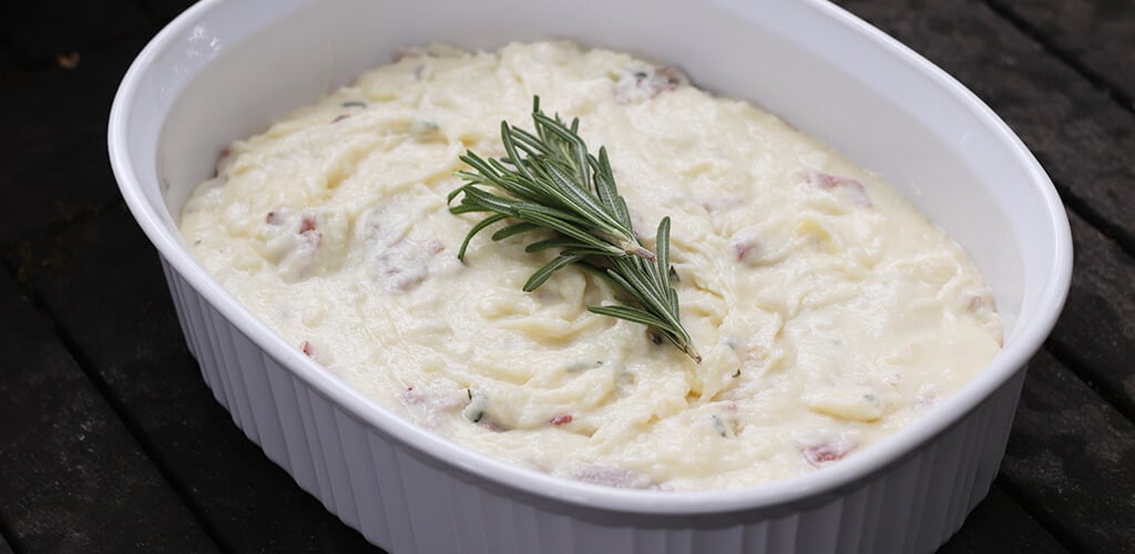 a pan of parmesan rosemary mashed potatoes