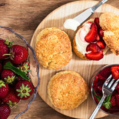 strawberries with whip cream and angel food cake