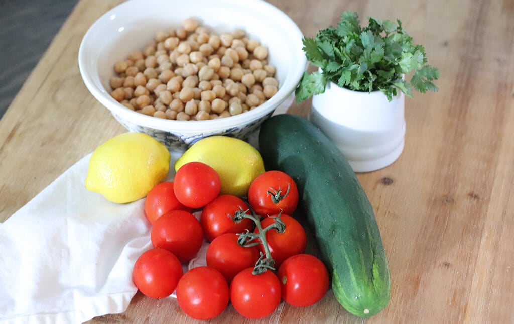 The main ingredients for chickpea salad.