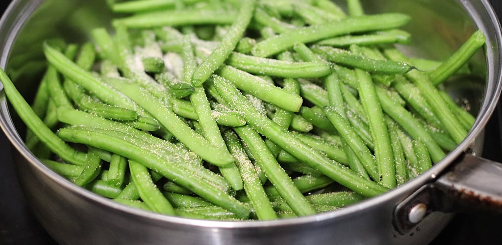 a pan of green beans