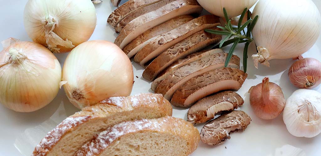 Ingredients for one pot french onion soup.