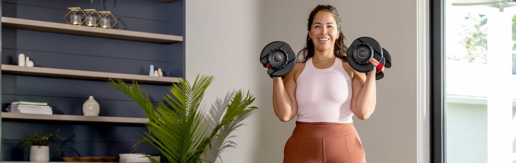 woman doing a dumbbell rep